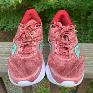 Saucony Guide 16 women’s running sneakers size 9.5 9 1/2 wide, maroon pink teal